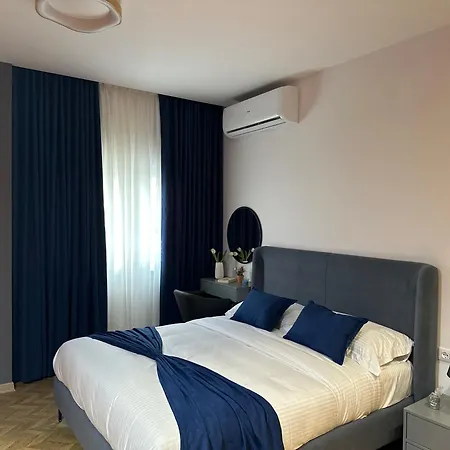 Delux 102 Апартаменты Тирана